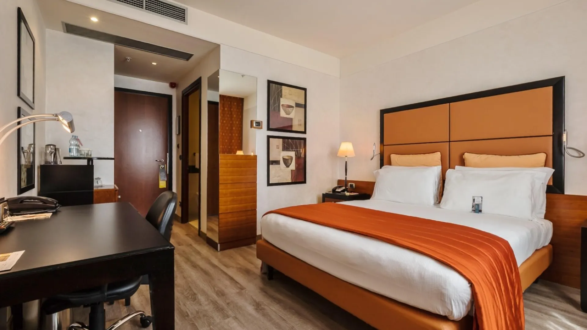 ****  Crowne Plaza Milan - Malpensa Airport By Ihg Hotel Case Nuove  Italy