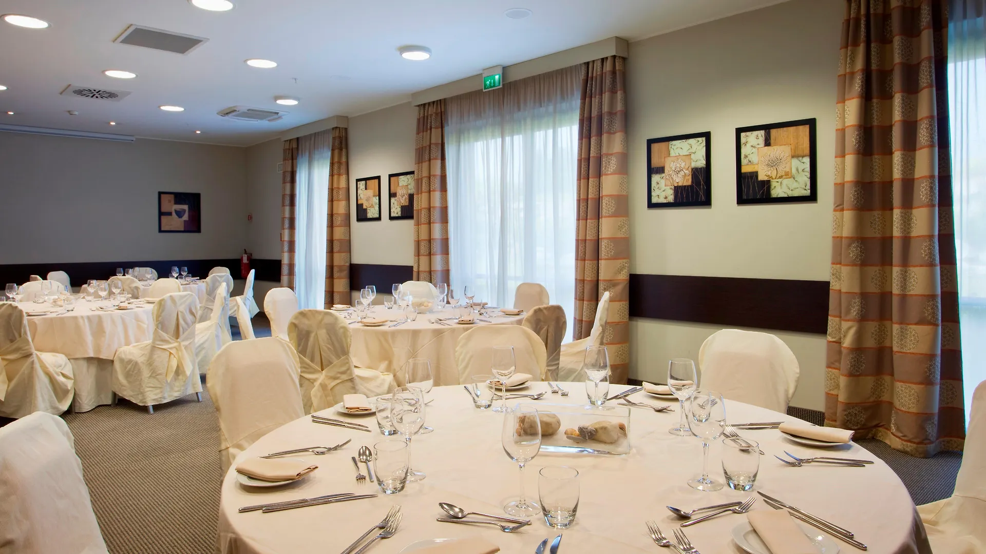 Crowne Plaza Milan - Malpensa Airport By Ihg Hotel Case Nuove