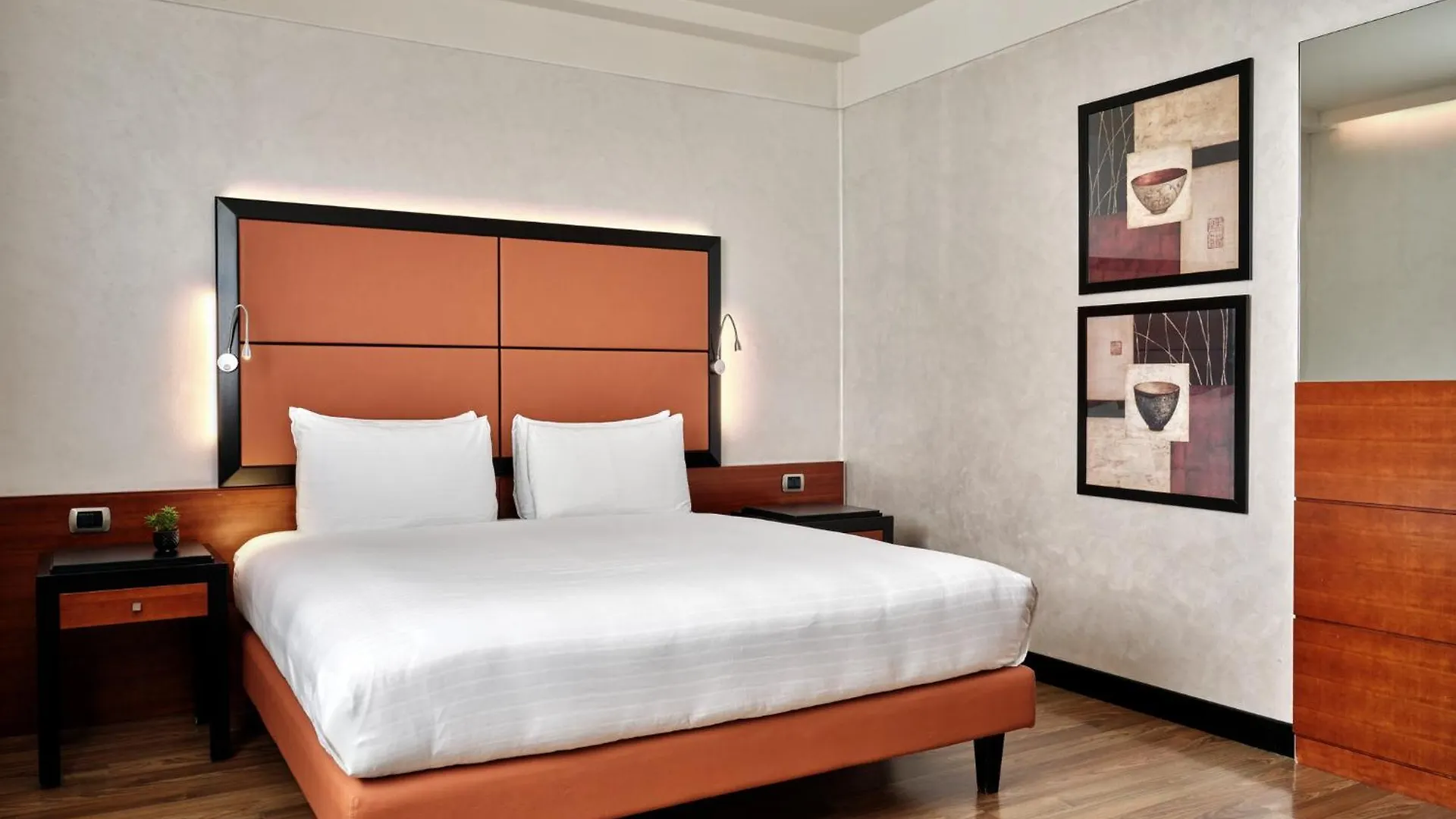 ****  Crowne Plaza Milan - Malpensa Airport By Ihg Hotel Case Nuove  Italy