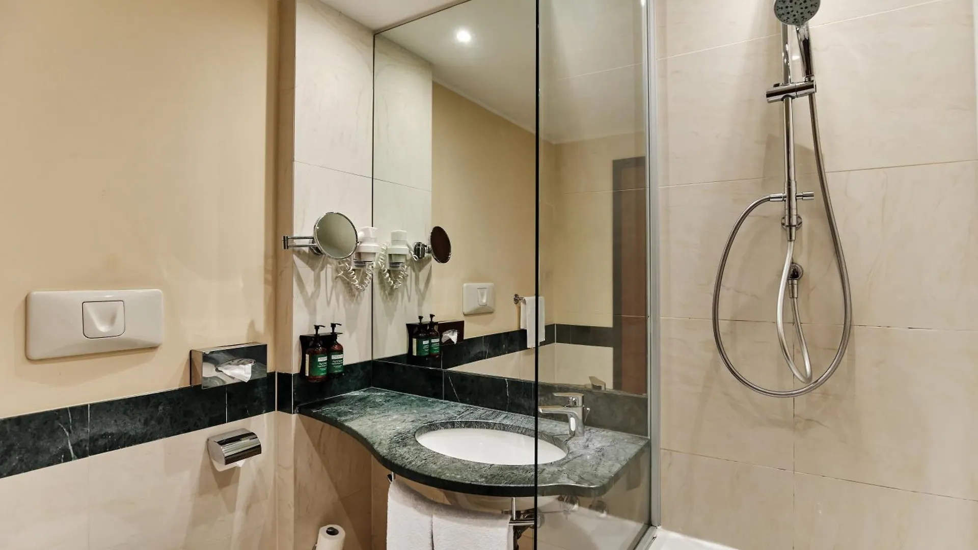 Crowne Plaza Milan - Malpensa Airport By Ihg Hotel Case Nuove