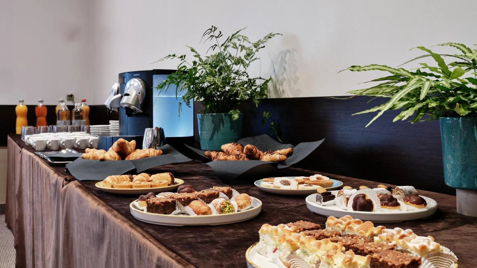 Crowne Plaza Milan - Malpensa Airport By Ihg Hotel Case Nuove